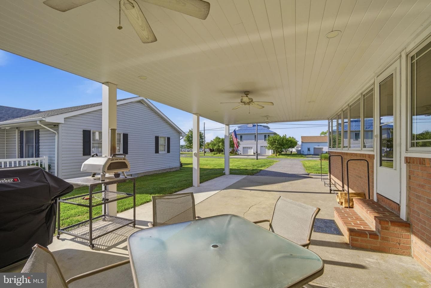 20916 Bayside Avenue photo 4