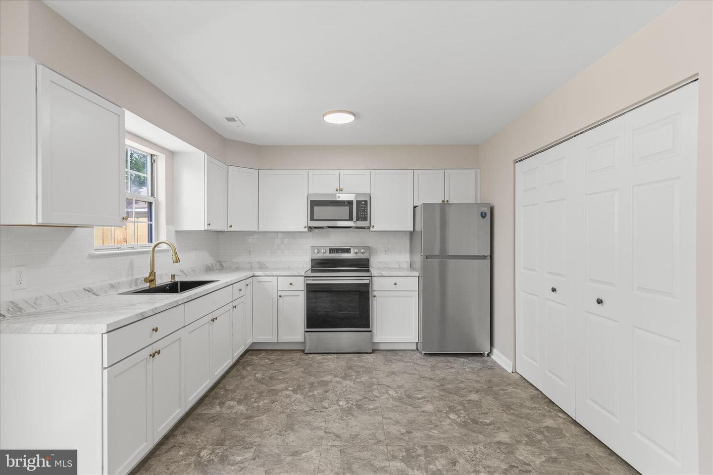 423 Calvert Street photo 12