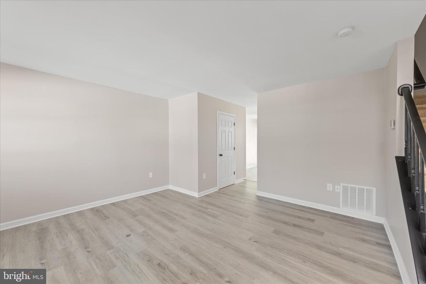 423 Calvert Street photo 8