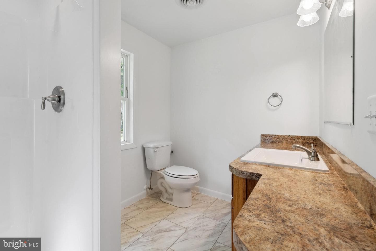 21424 Catholic Avenue photo 13