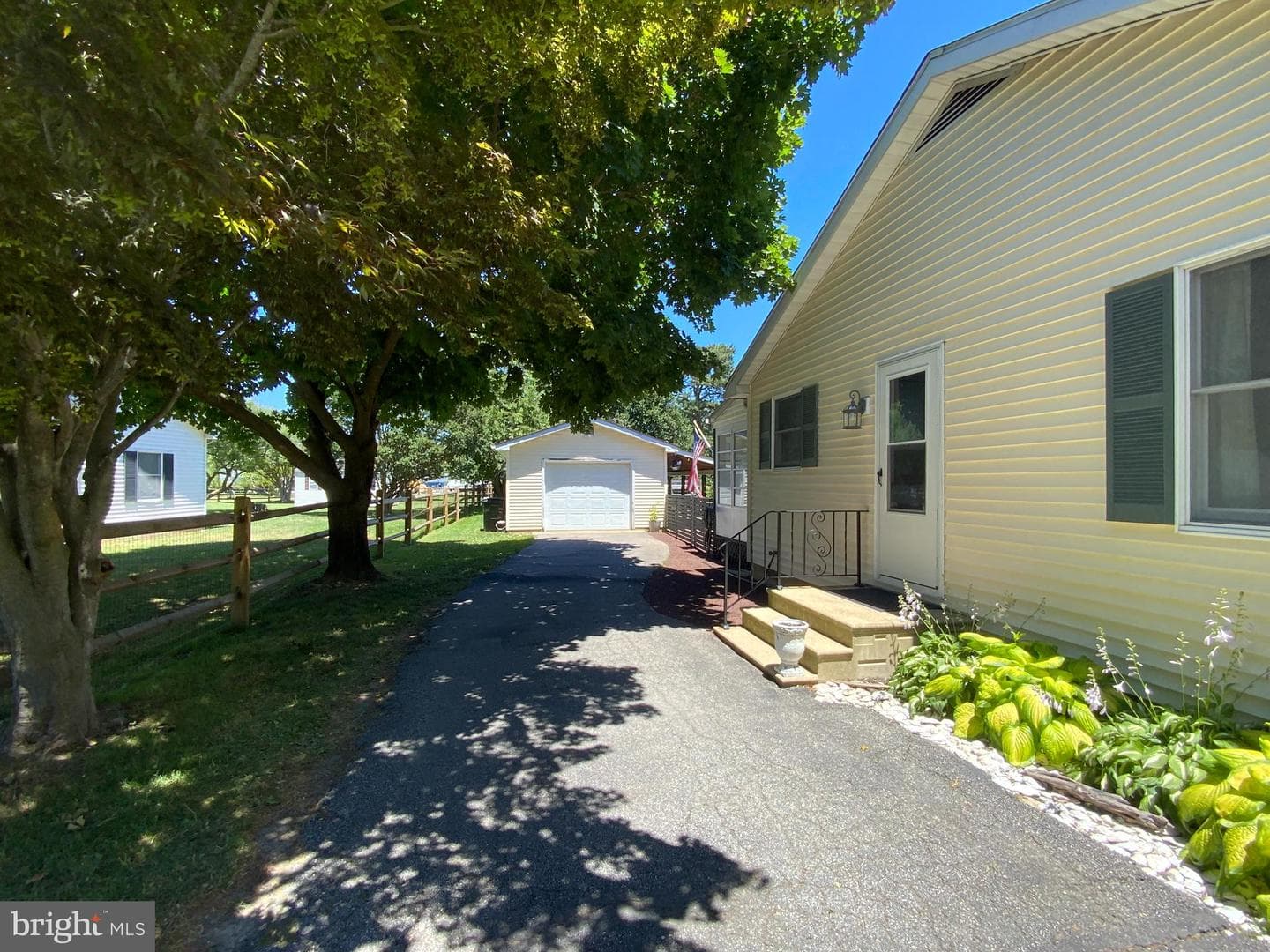 21120 Green Lane photo 3