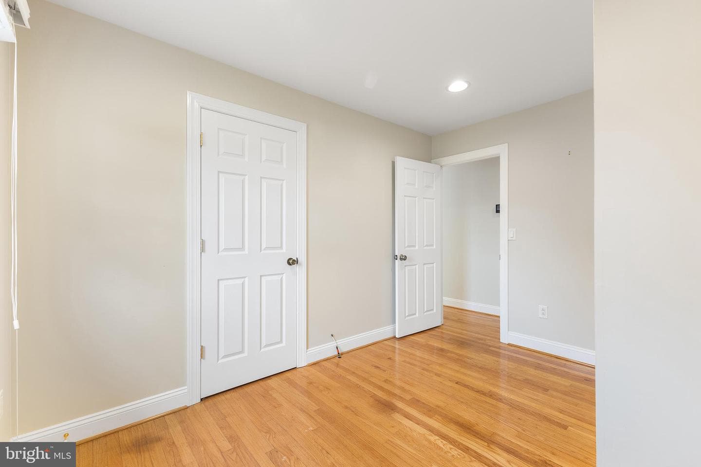 896 Washington Ave photo 23