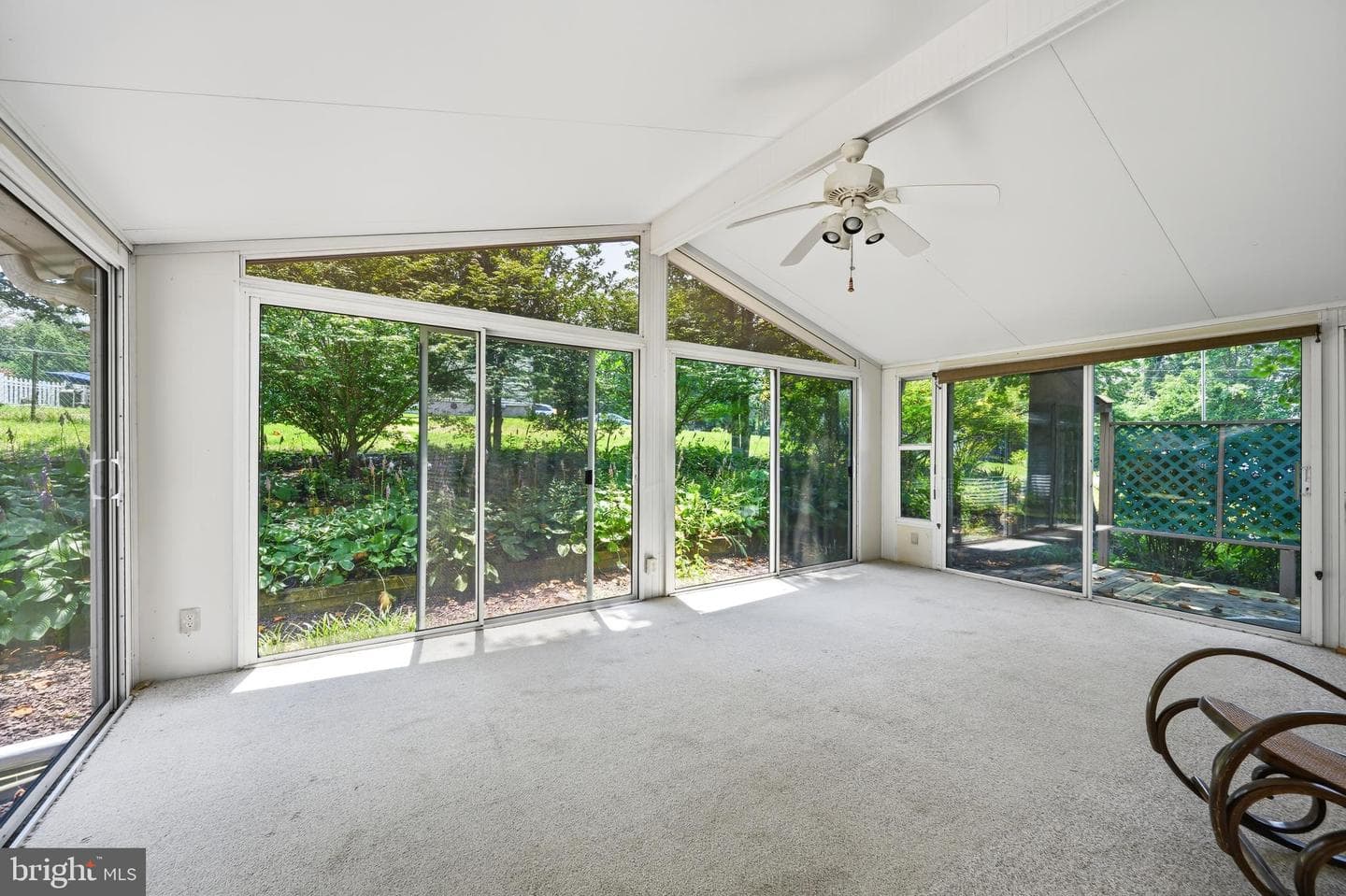 200 Manor Avenue photo 15