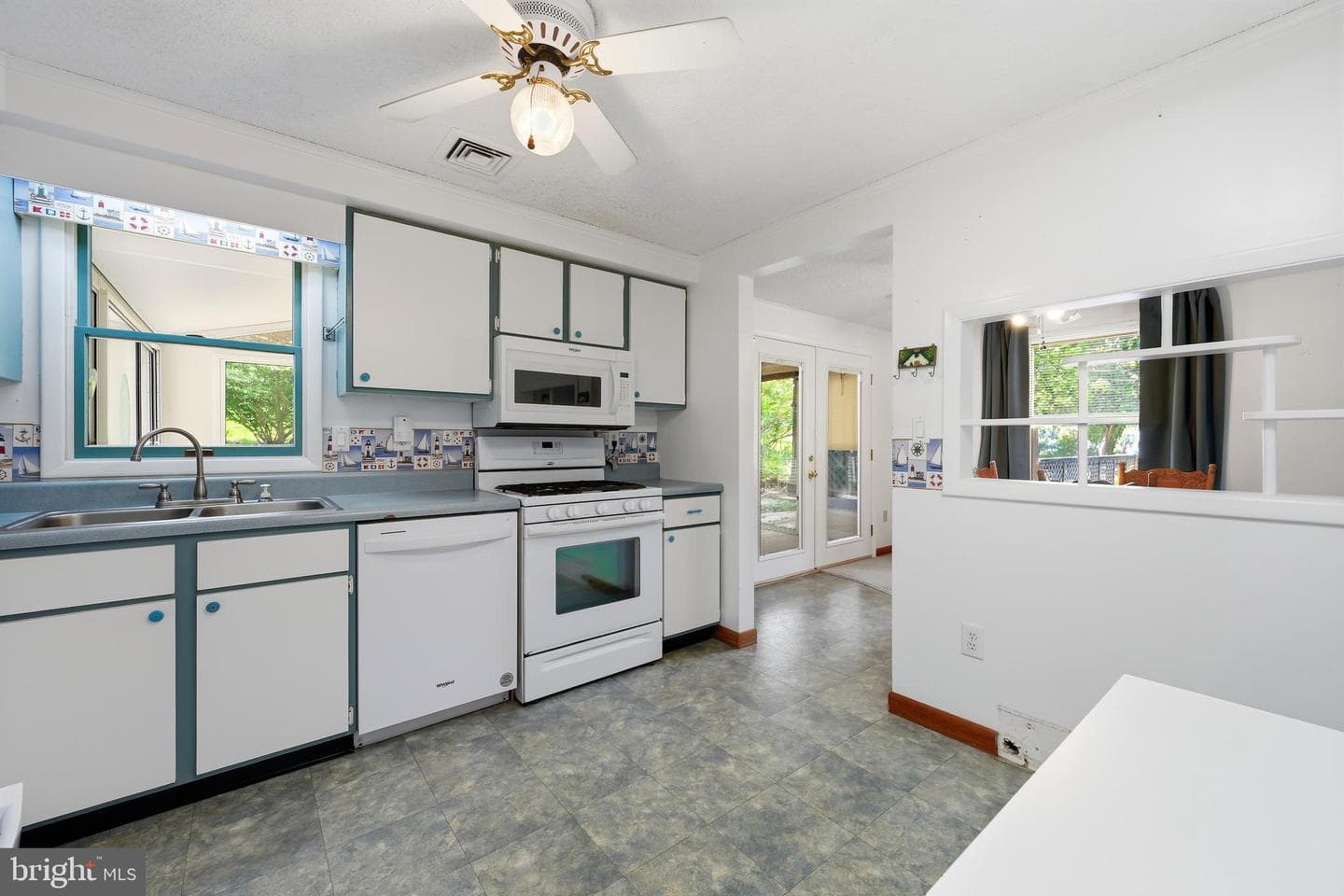 200 Manor Avenue photo 20