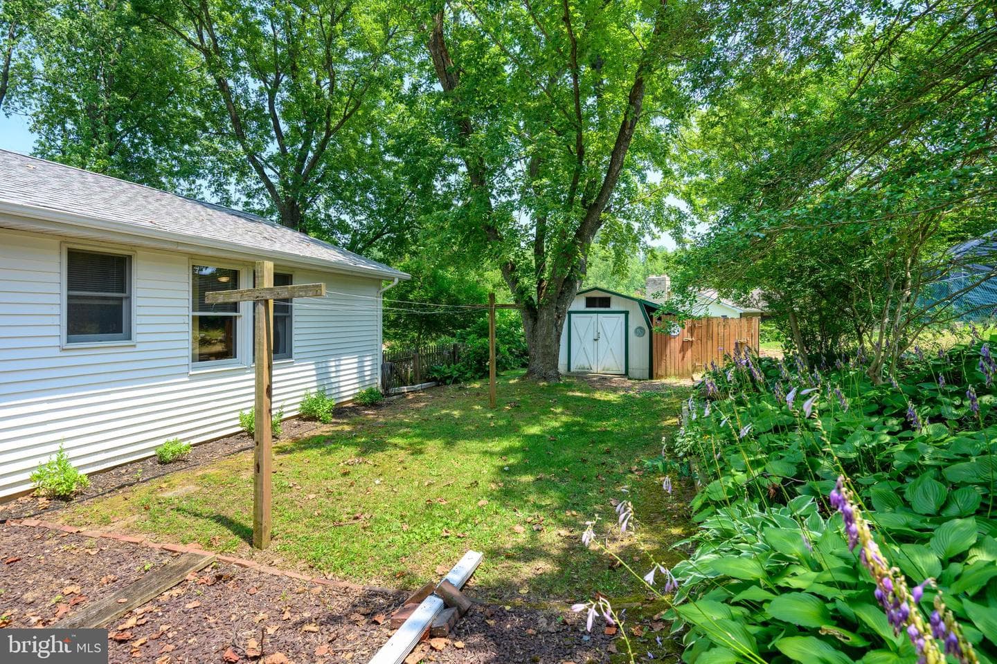 200 Manor Avenue photo 32
