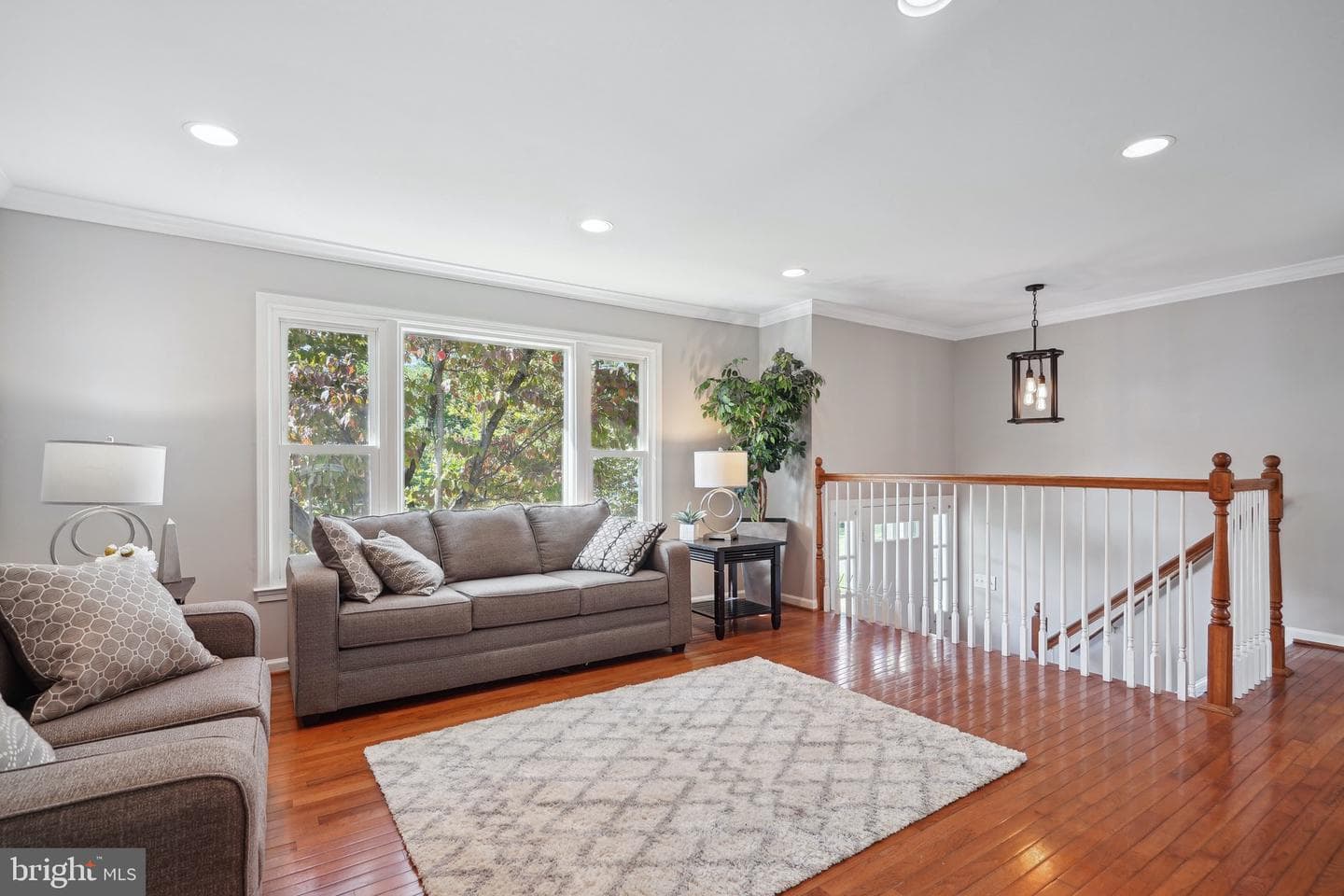 2412 Glenmore Terrace photo 3