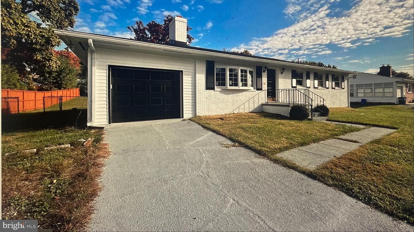 15421 Thompson Road photo 2