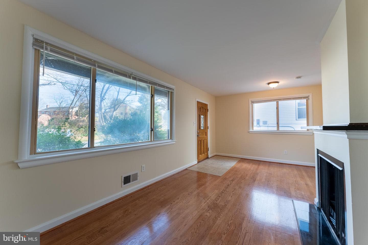 905 Gilbert Road photo 4