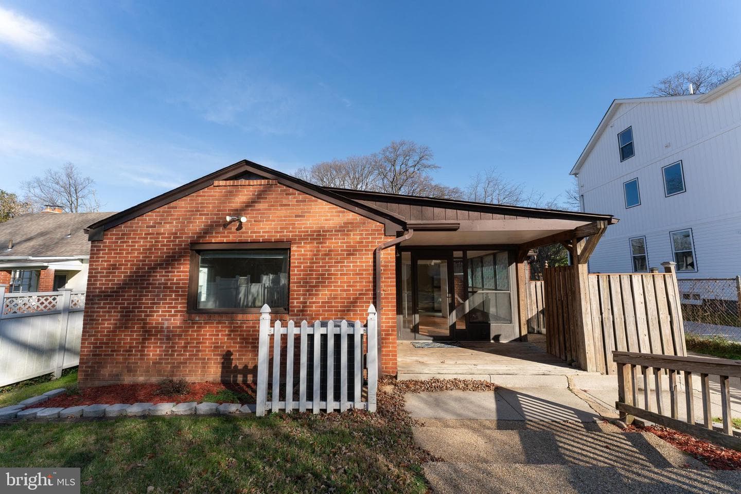 905 Gilbert Road photo 40