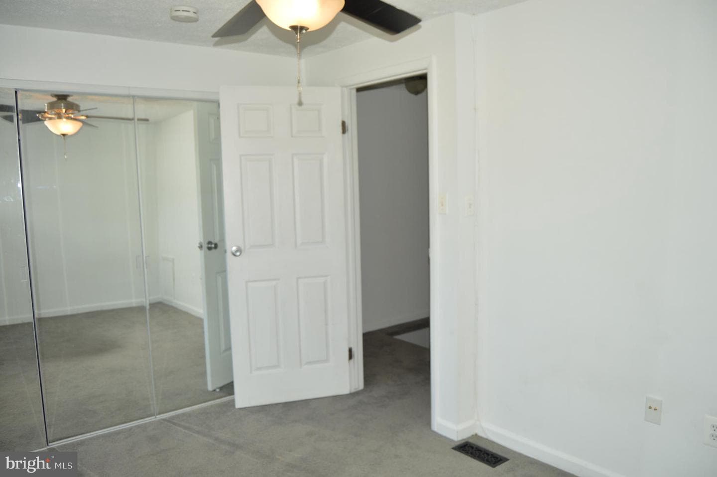 2947 Shepperton Terrace photo 13
