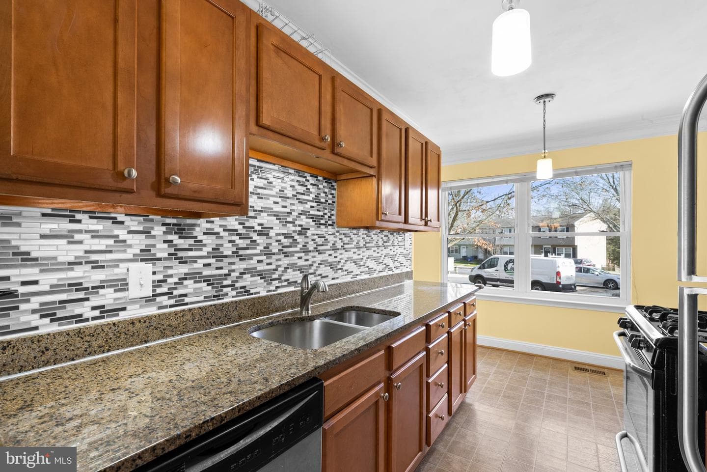 728 Oxford Square Drive photo 5