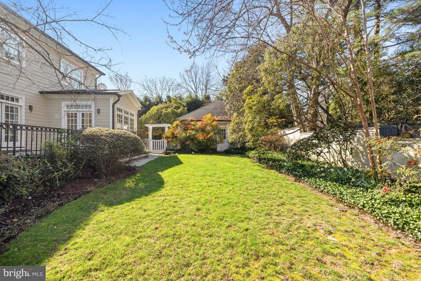 105 E Melrose Street photo 20