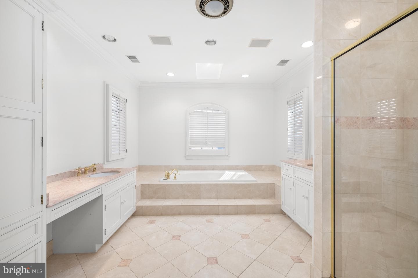 105 E Melrose Street photo 40