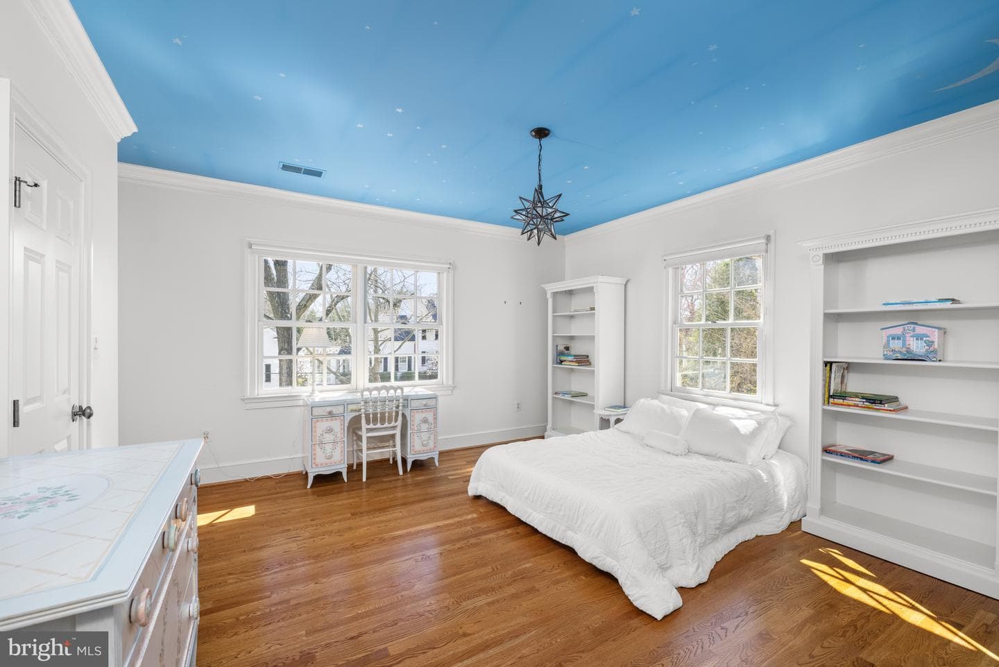 105 E Melrose Street photo 47