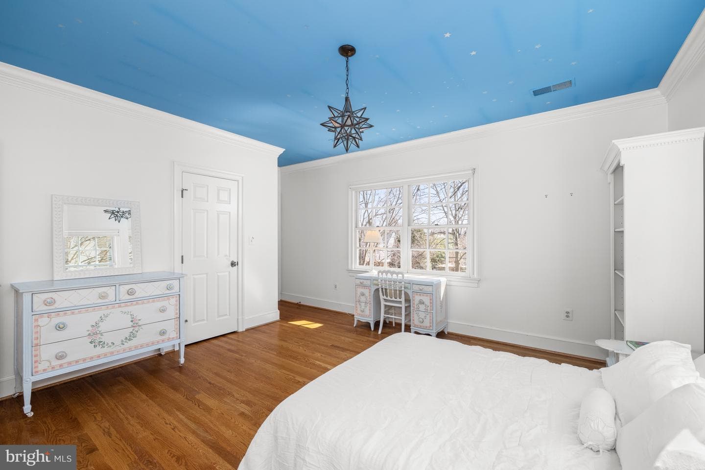 105 E Melrose Street photo 48