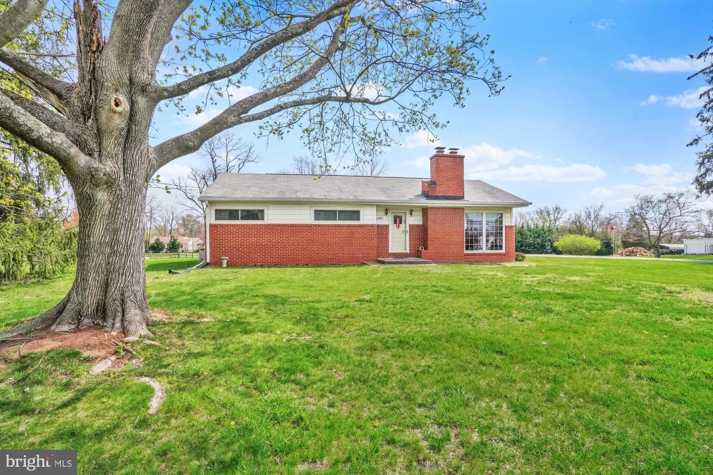 19519 Fisher Avenue photo 3