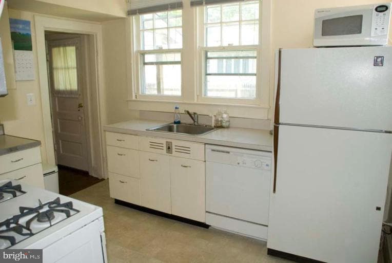 4427 Bradley Lane photo 6