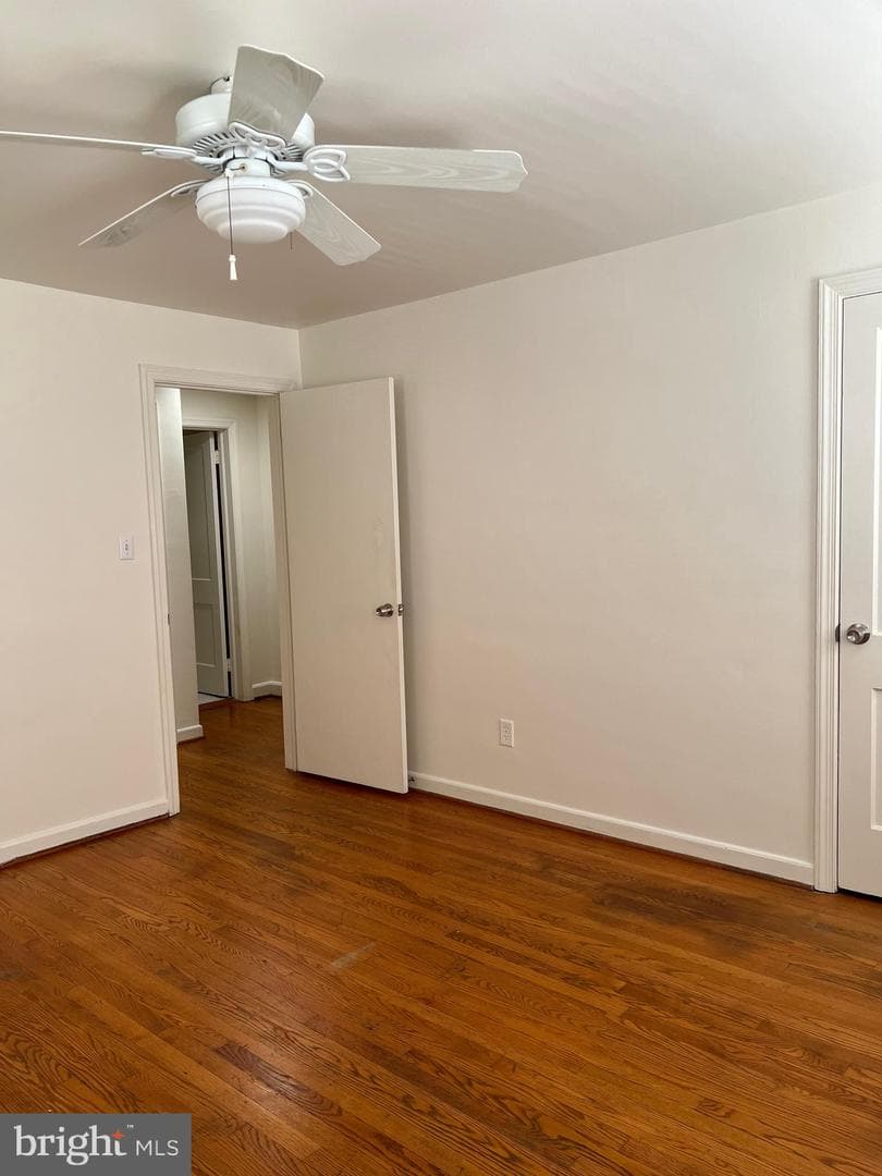 11911 Centerhill Street photo 34