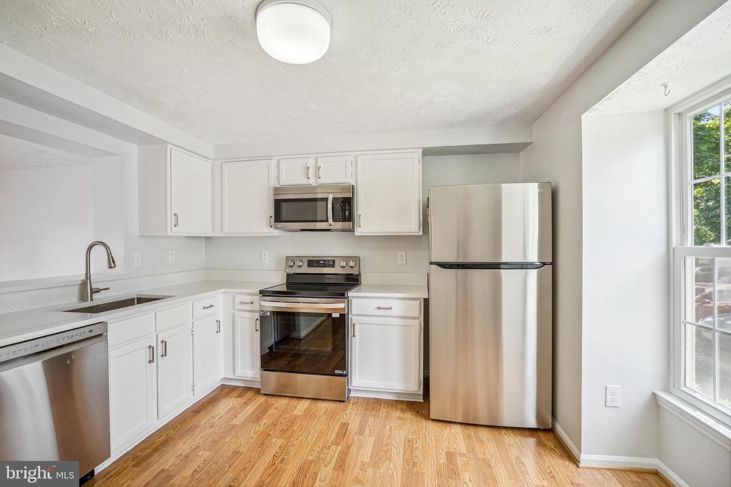 529 Coral Reef Drive photo 3