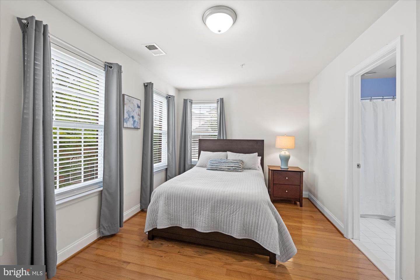 11820 Regents Park Drive photo 12