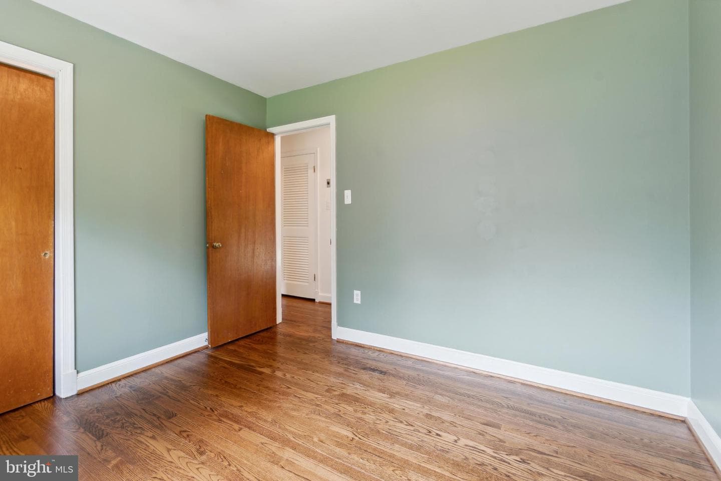 10117 Renfrew Road photo 15