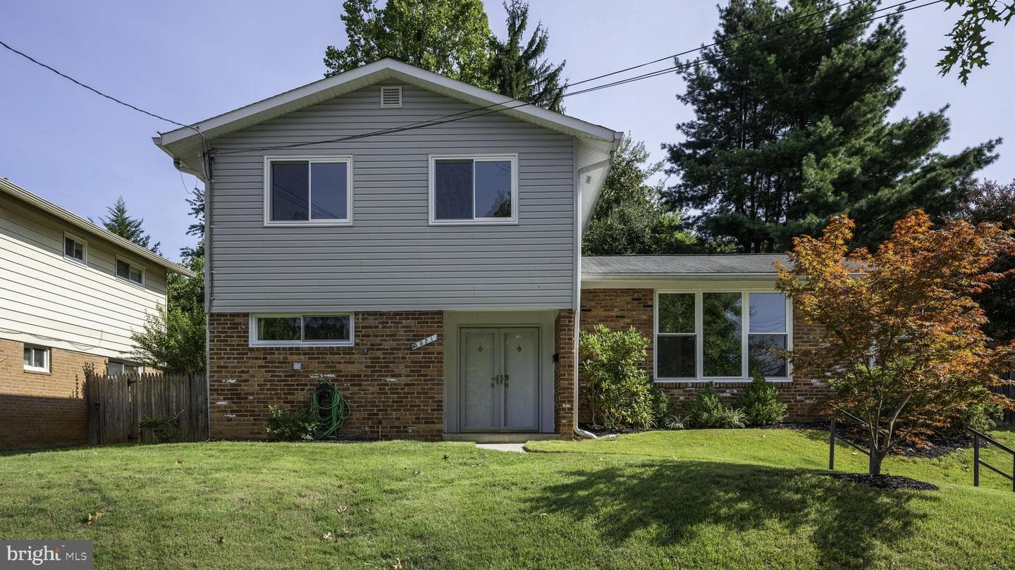 5021 Adrian Street photo 2