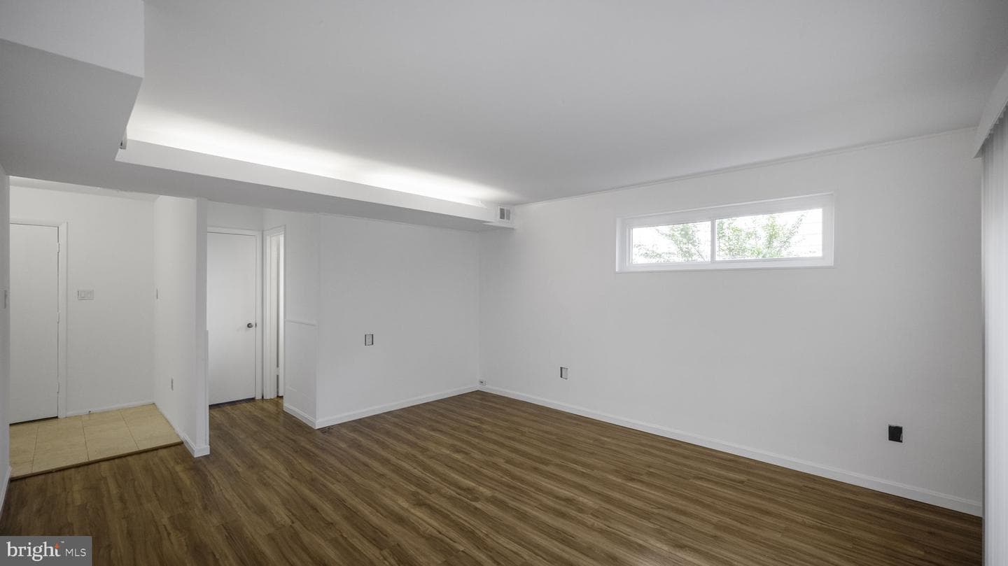 5021 Adrian Street photo 22