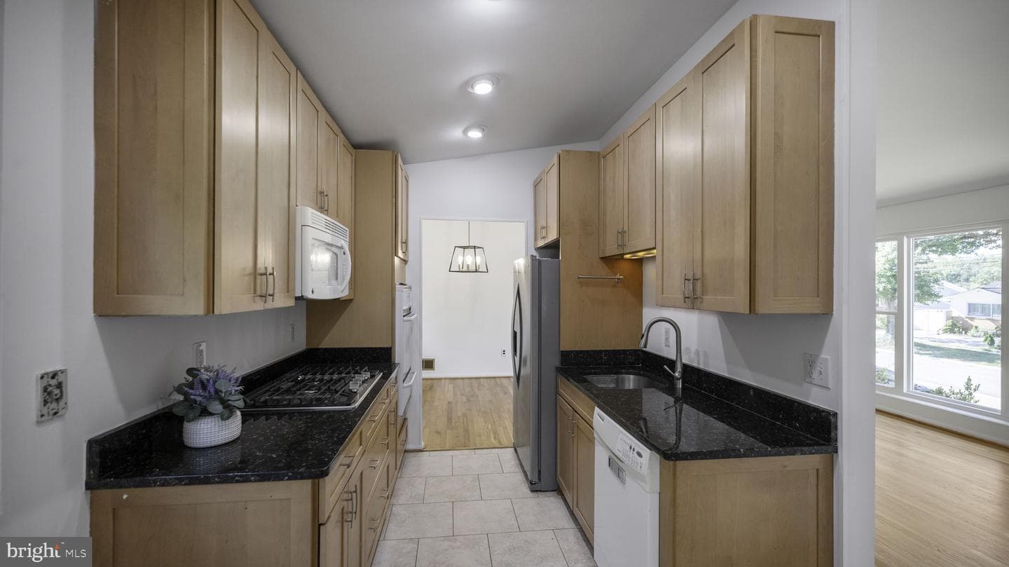 5021 Adrian Street photo 6