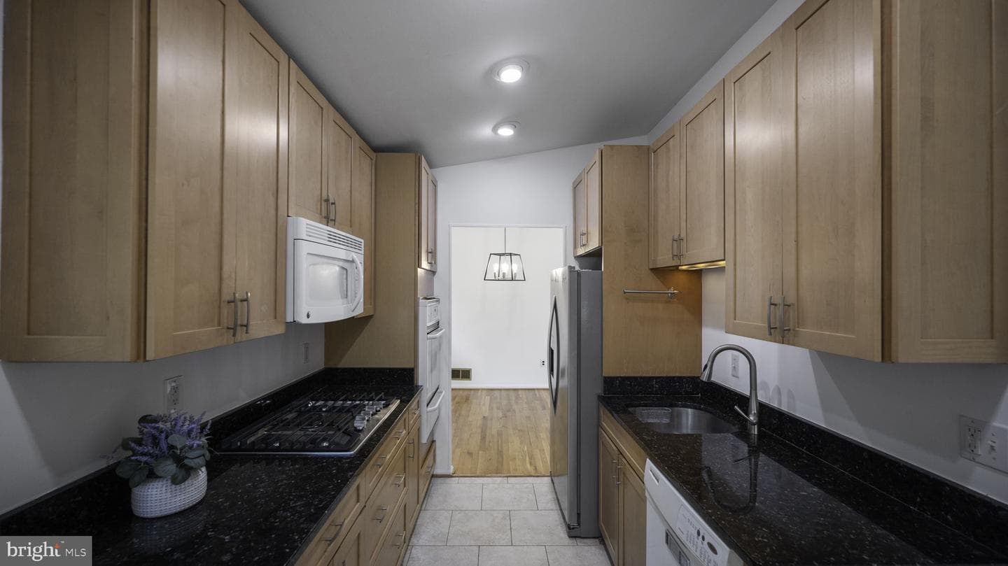 5021 Adrian Street photo 9