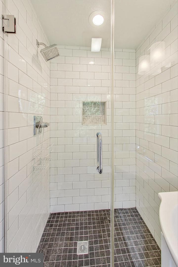 11017 Gainsborough Road photo 25