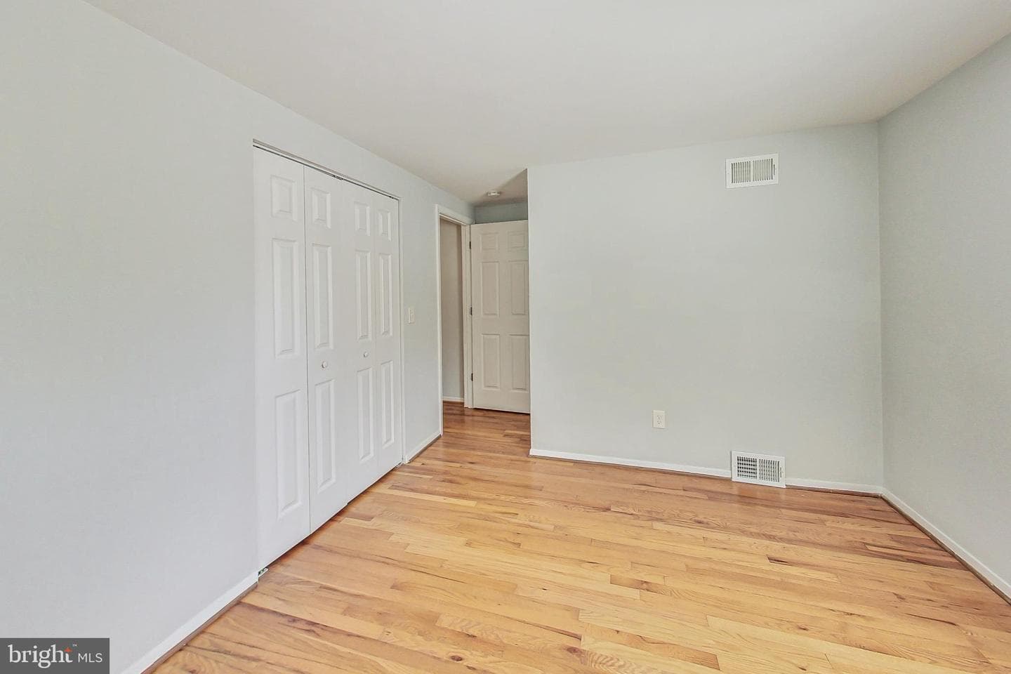 11017 Gainsborough Road photo 34