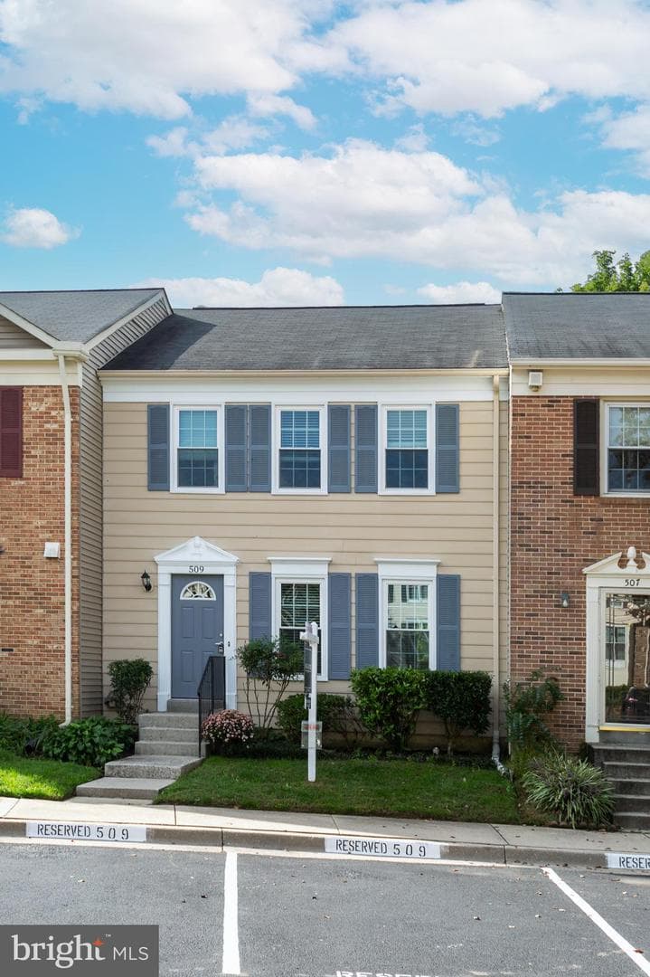 509 Whitcliff Court photo 3