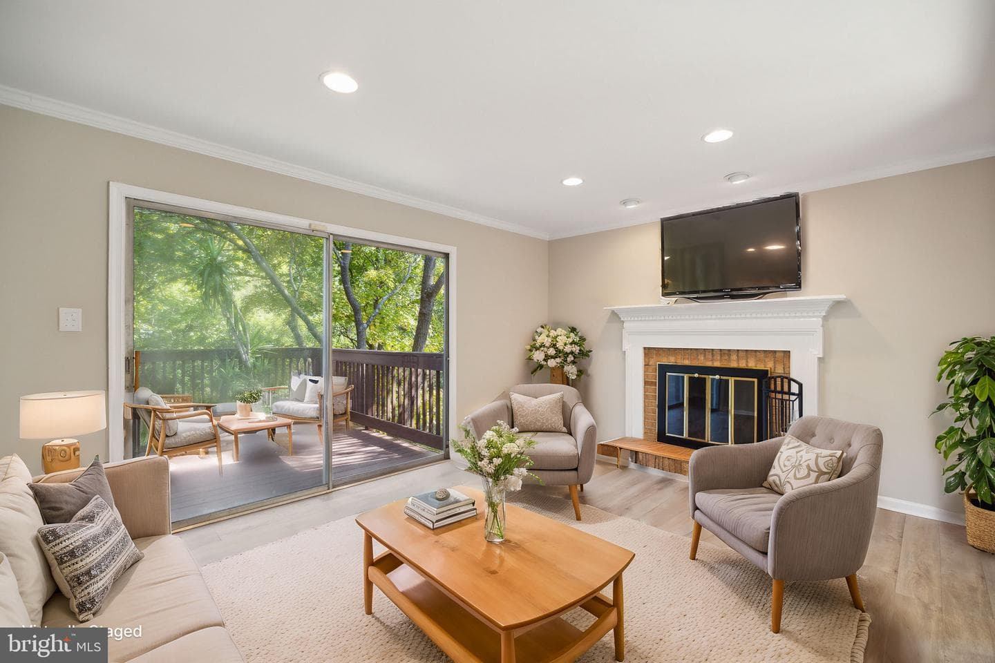 1729 Glastonberry Rd photo 6