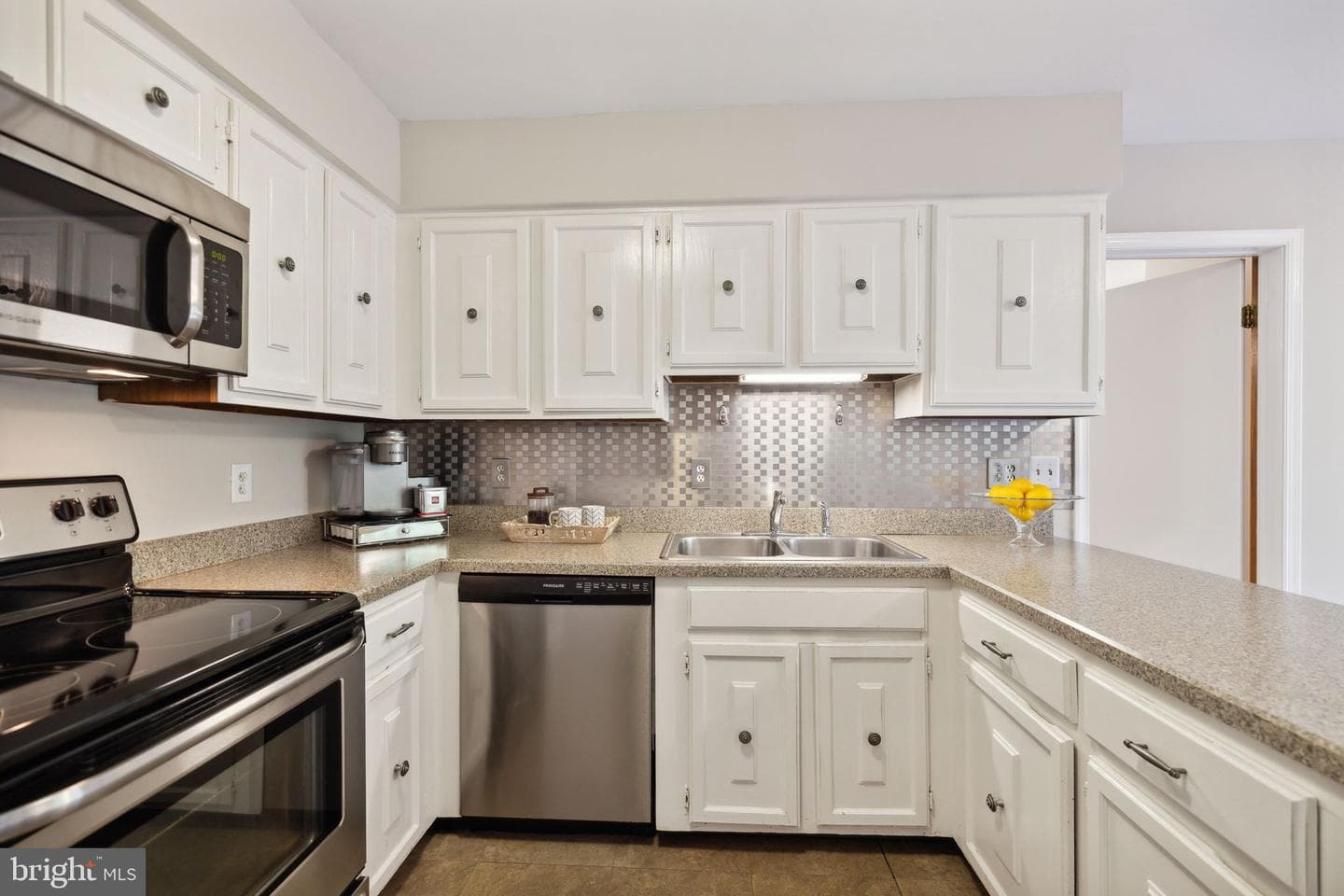 1729 Glastonberry Rd photo 9