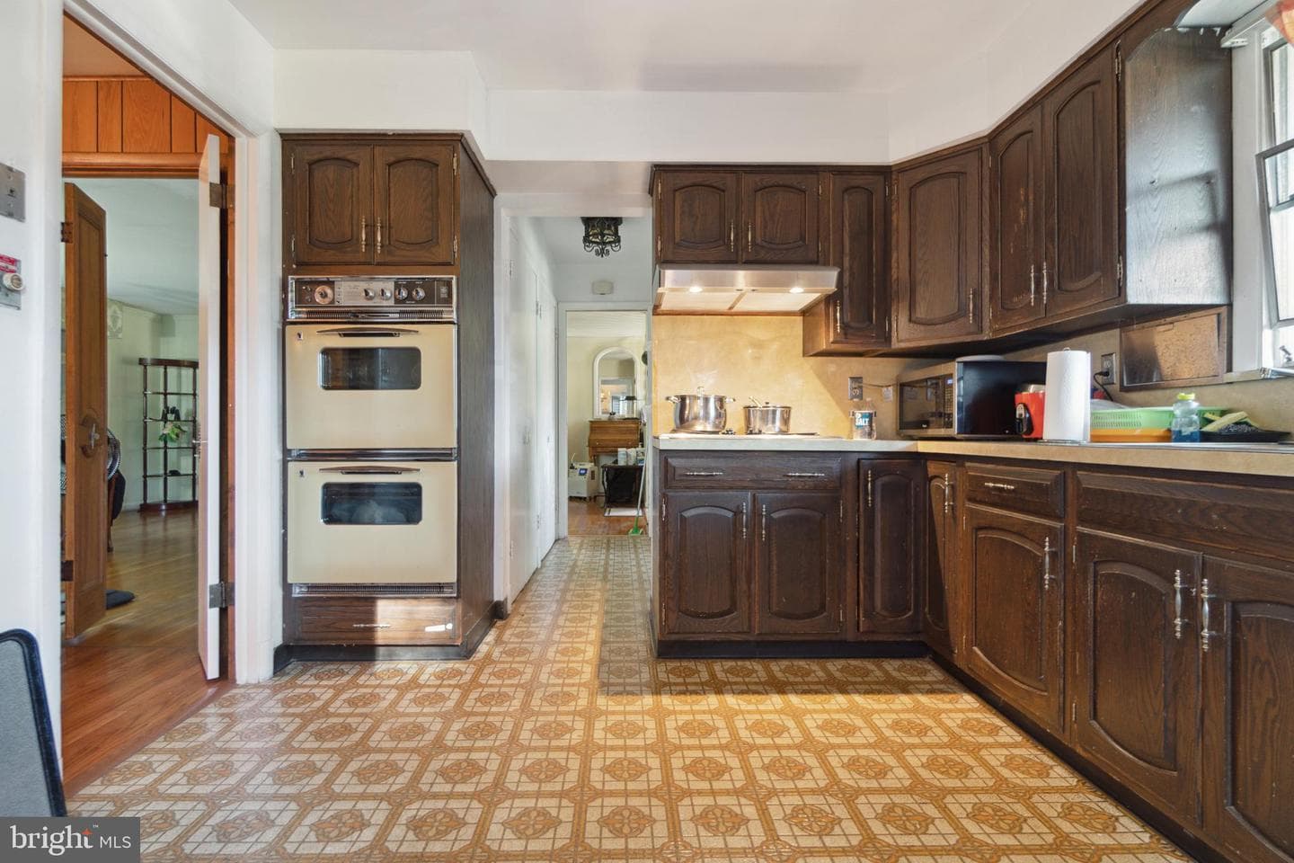 5021 White Flint Drive photo 8