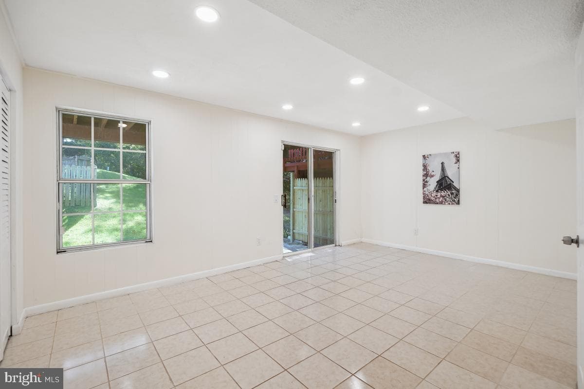 1831 Featherwood Street photo 28