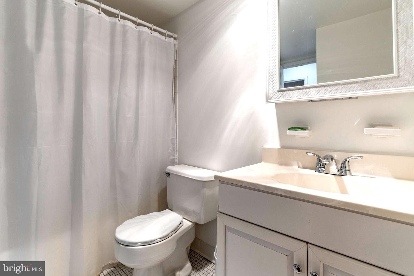 412 Girard Street #103 photo 28
