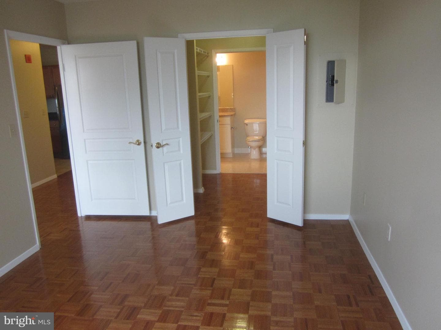 7111 Woodmont Avenue #910 photo 11
