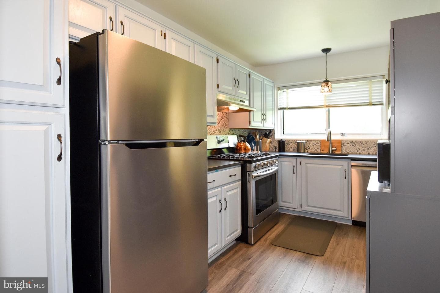 10613 Weymouth Street #201 photo 2