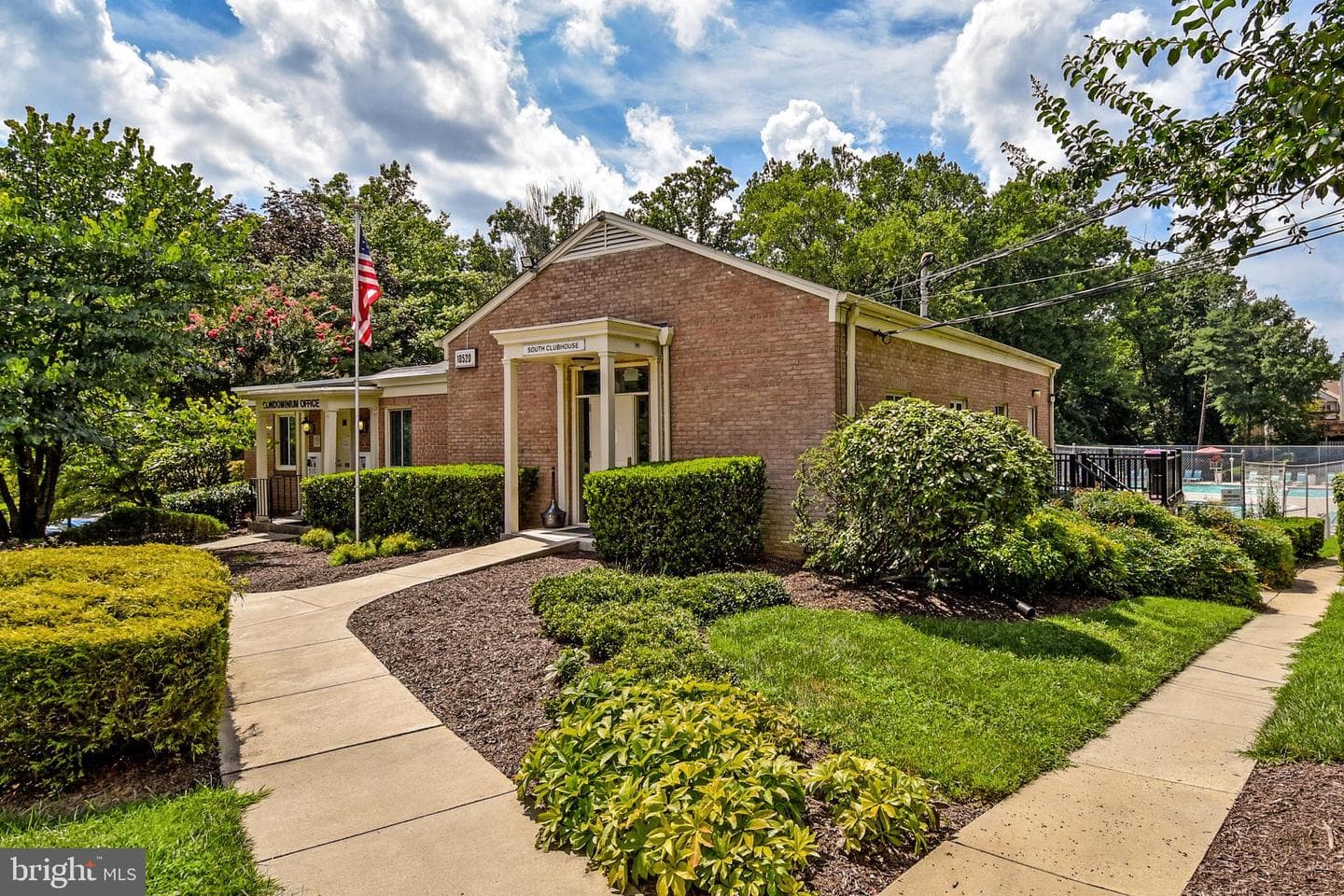 10613 Weymouth Street #201 photo 24
