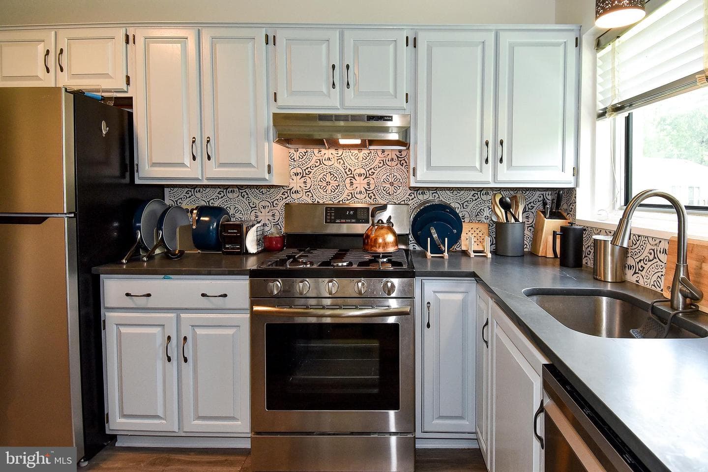 10613 Weymouth Street #201 photo 4