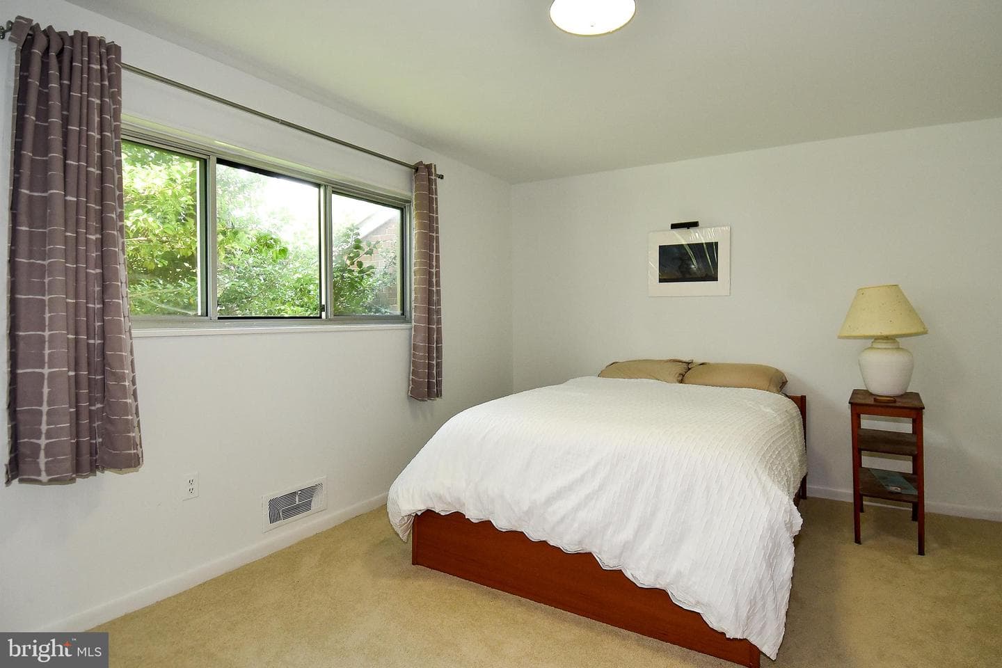 10613 Weymouth Street #201 photo 8