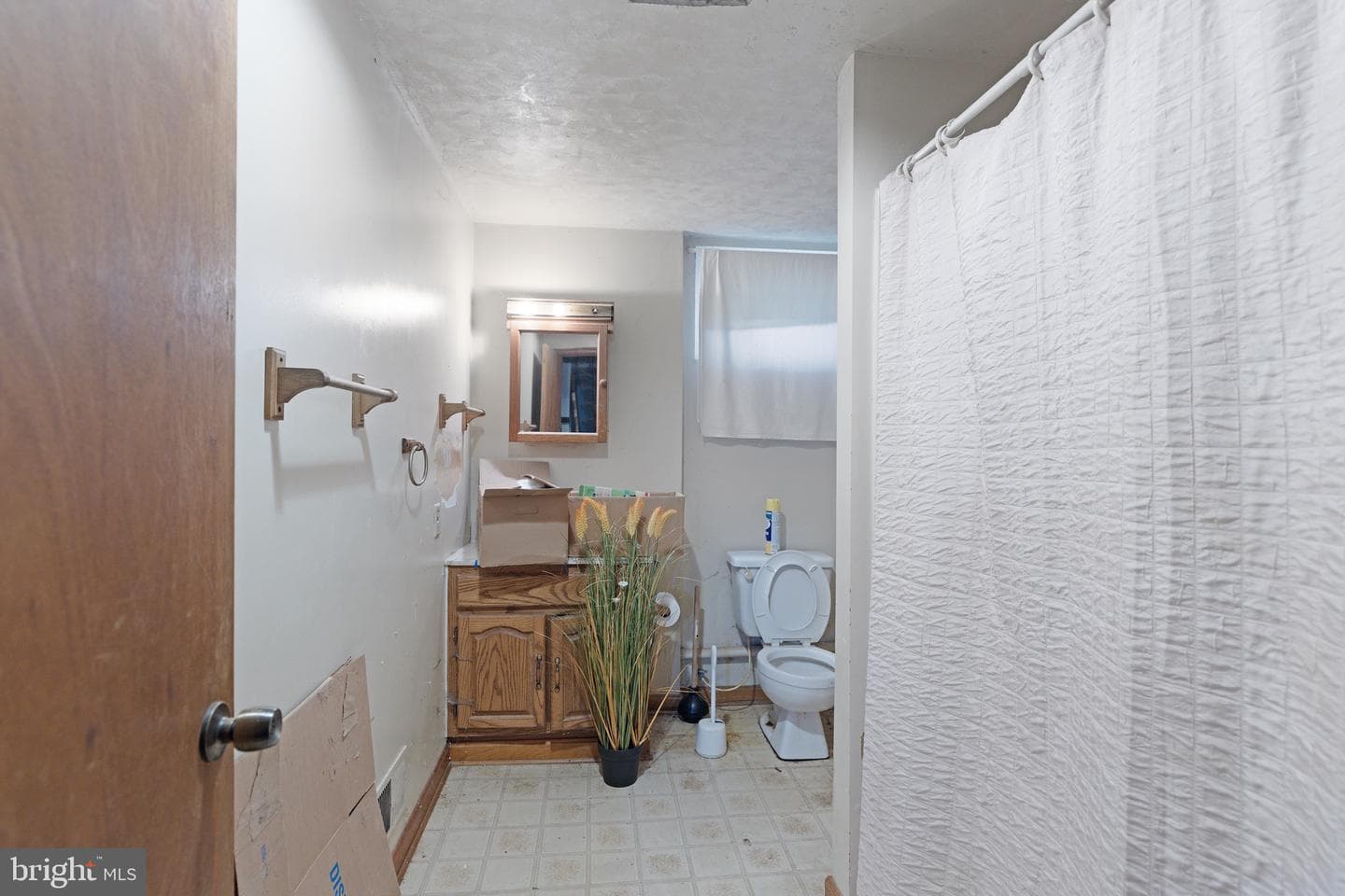 24411 Woodfield Road photo 18