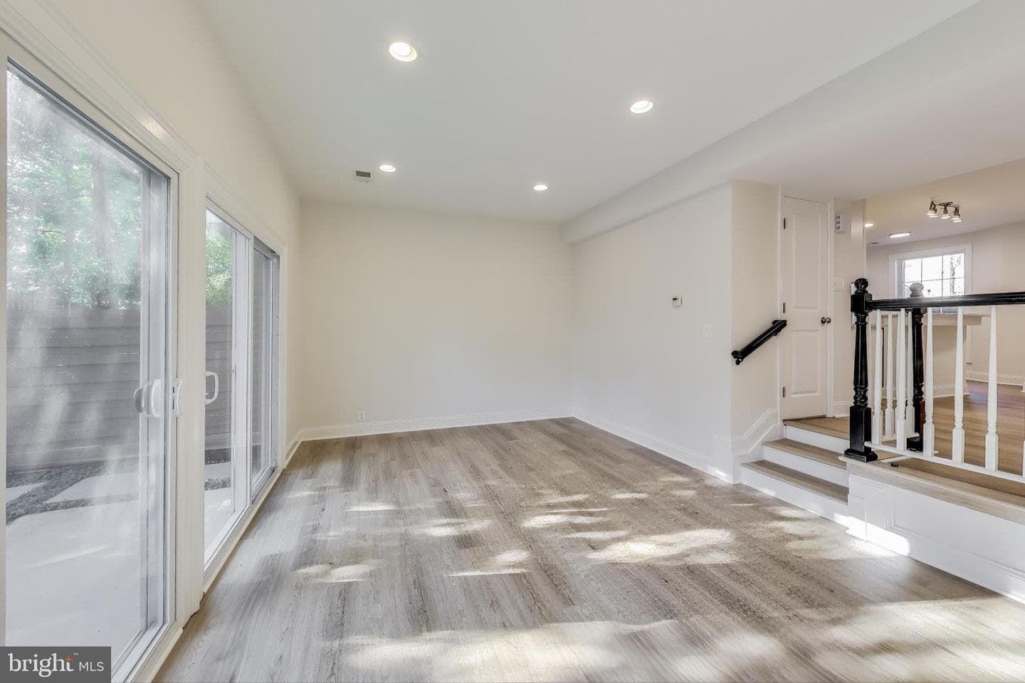 8318 N Brook Lane photo 11