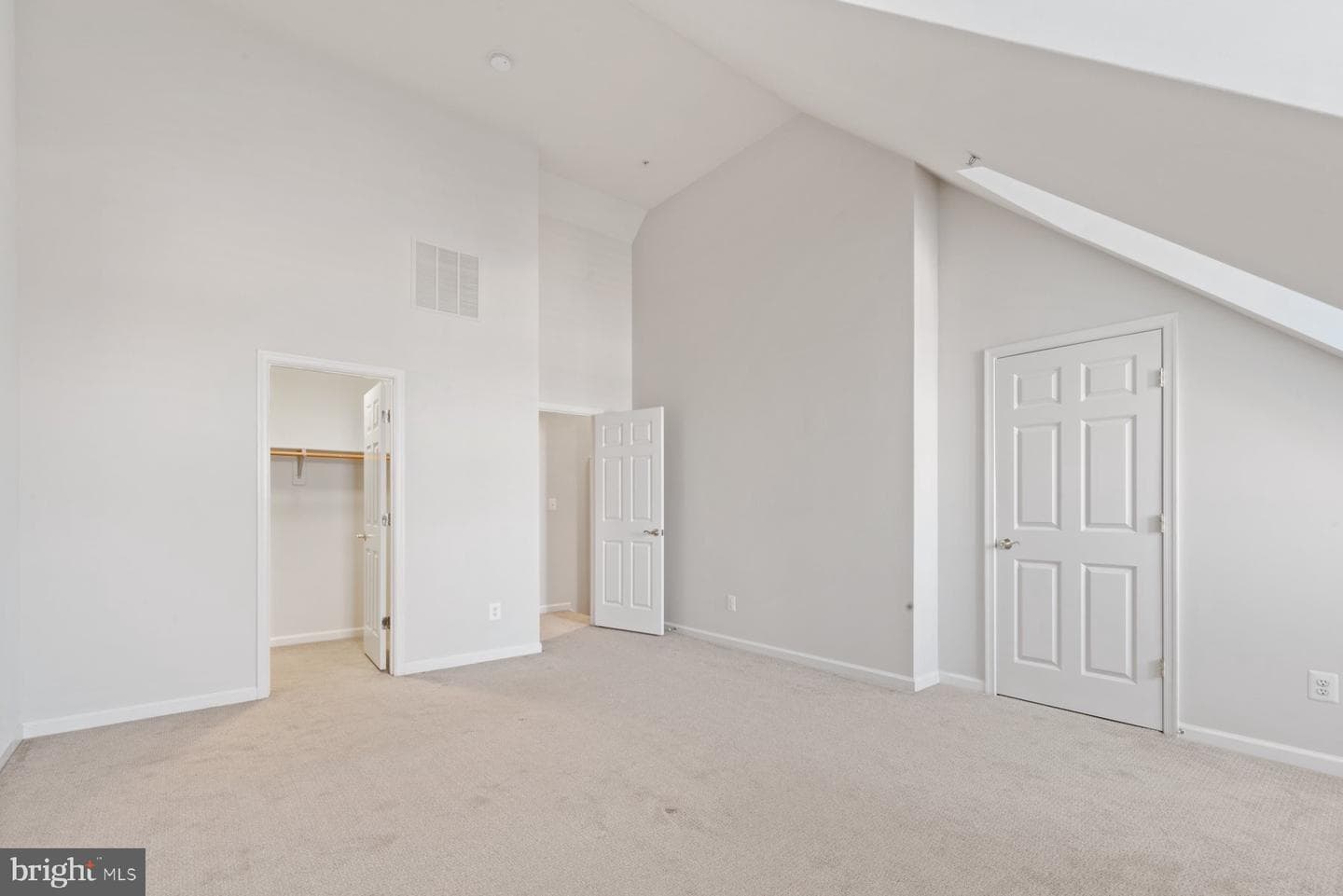 522 Fallsgrove Drive photo 41