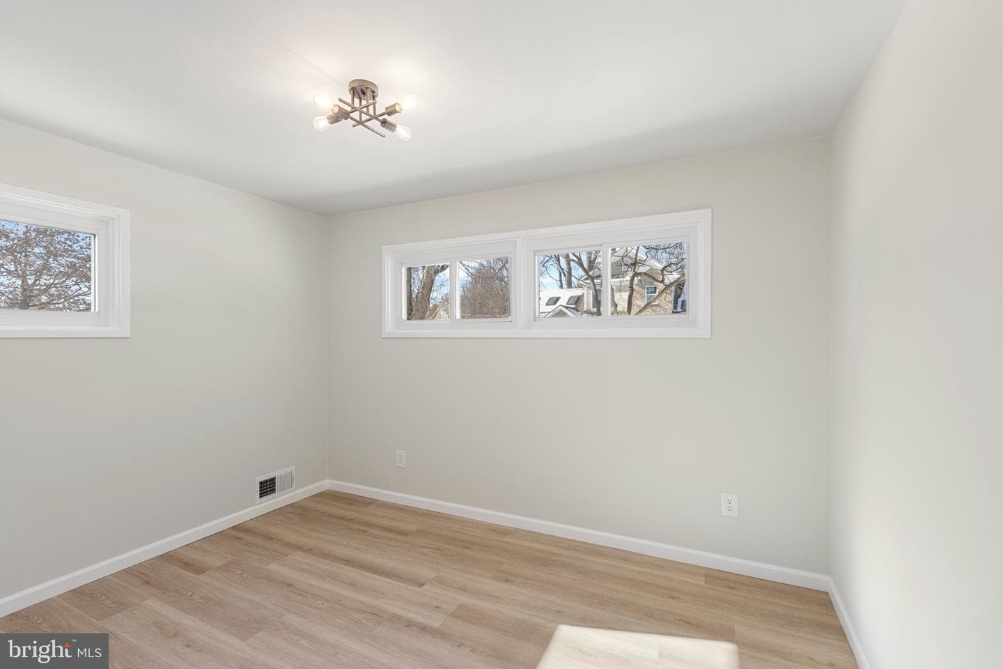 303 Bradley Avenue photo 14