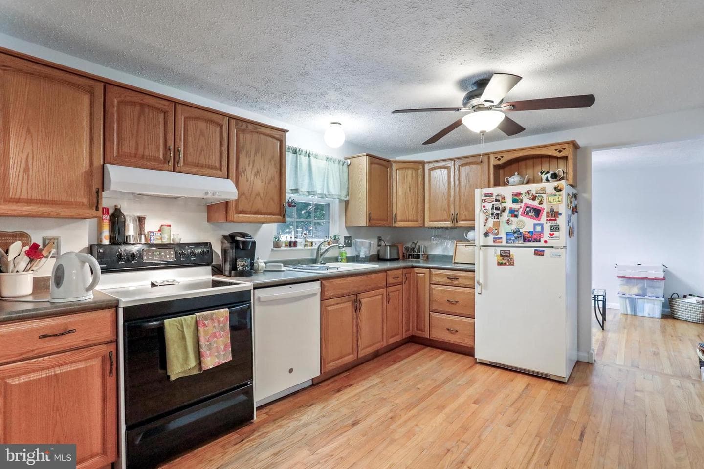 18808 Flower Hill Way photo 6