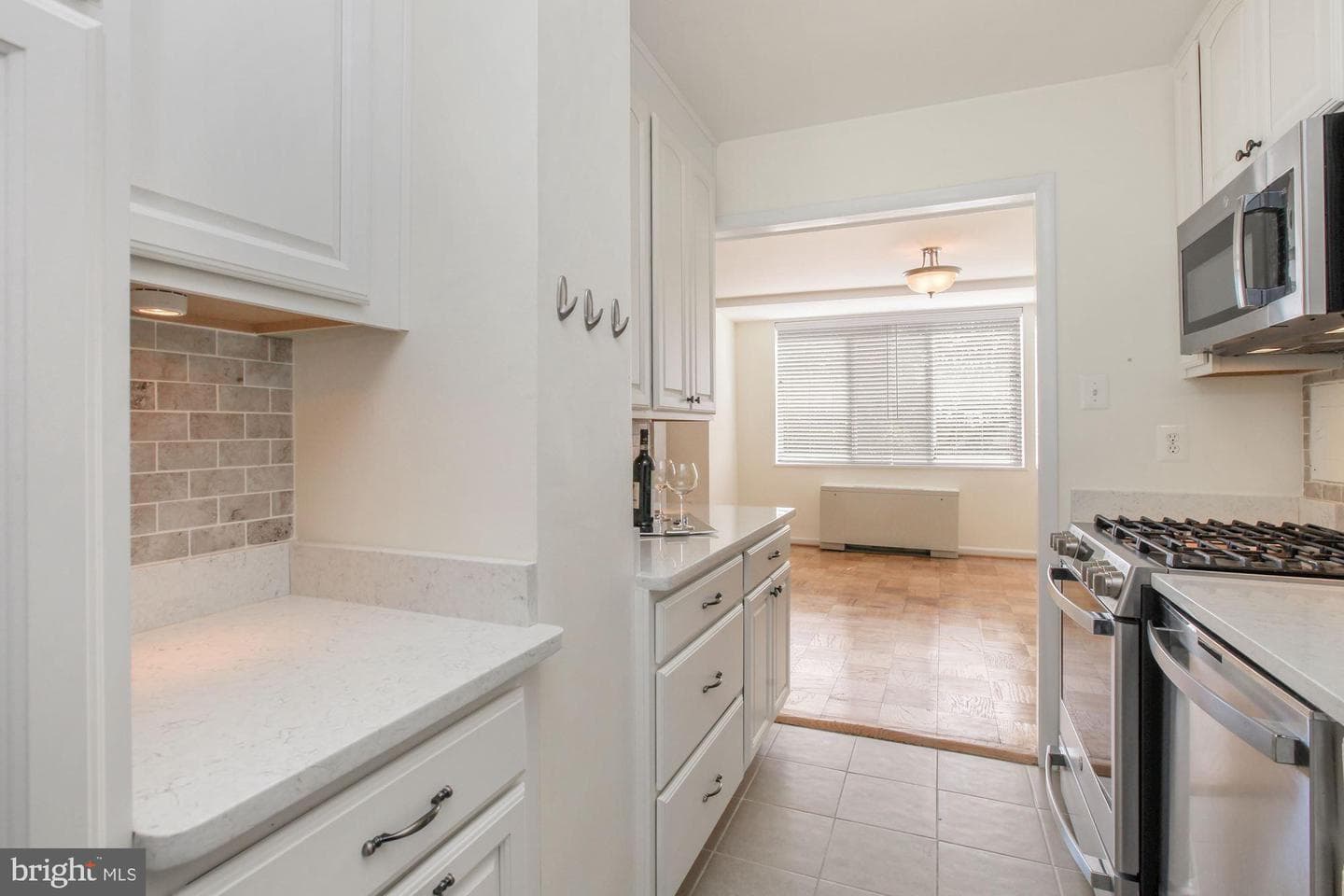10401 Grosvenor Place #910 photo 10