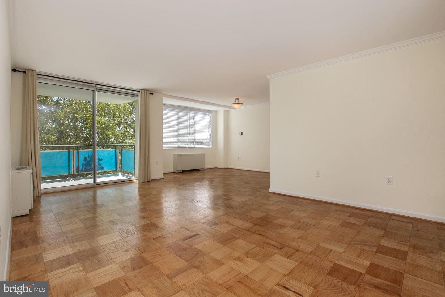 10401 Grosvenor Place #910 photo 3