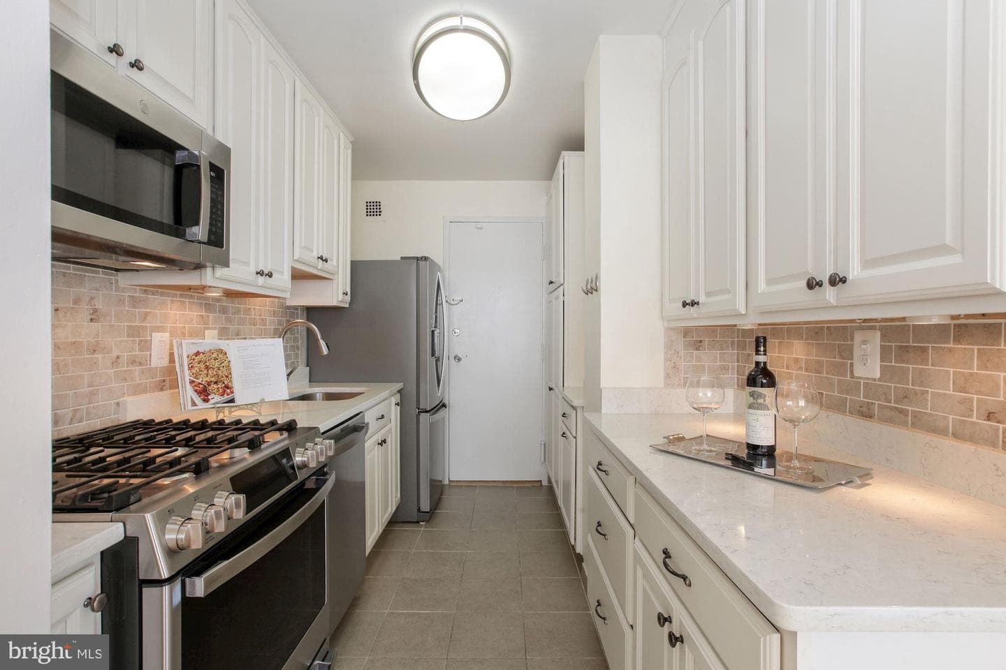 10401 Grosvenor Place #910 photo 7